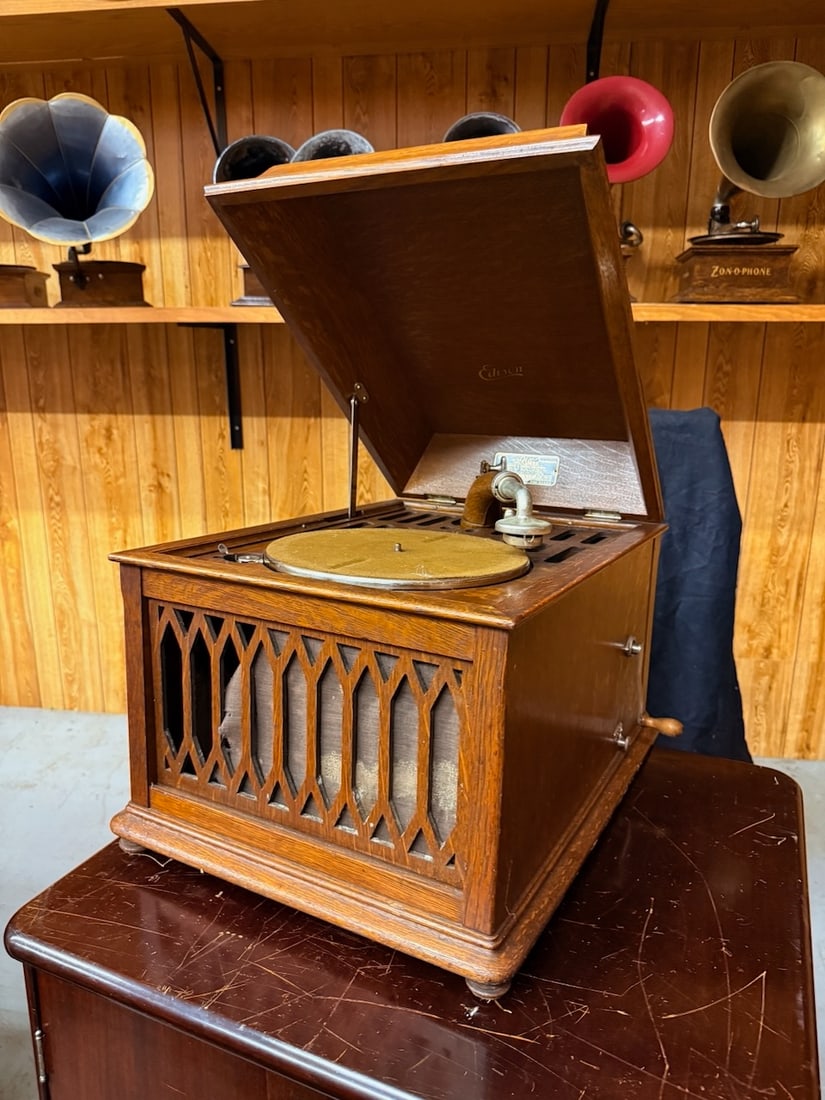 Edison B-80 Diamond Disc Phonograph (1 of 3)
