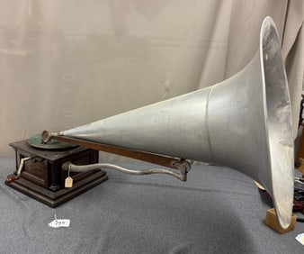 Excellent Columbia Graphophone Disc Phonograph