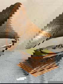 Victor M Disc Phonograph