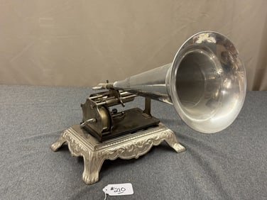 Columbia Q Cylinder Phonograph with base