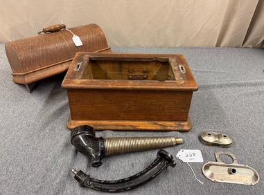 U.S. Junior Phonograph Case & bracket