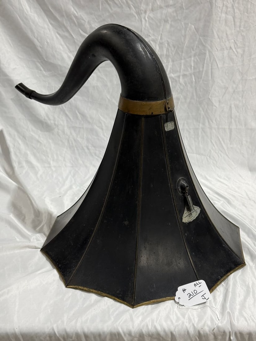 Jungan's Music Clock: Made Measures 7-1/4" x 4-1/4" x 13".
