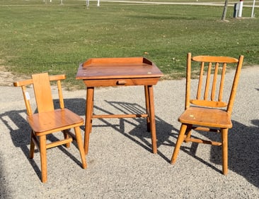 habitant Style Desk and 2 chairs