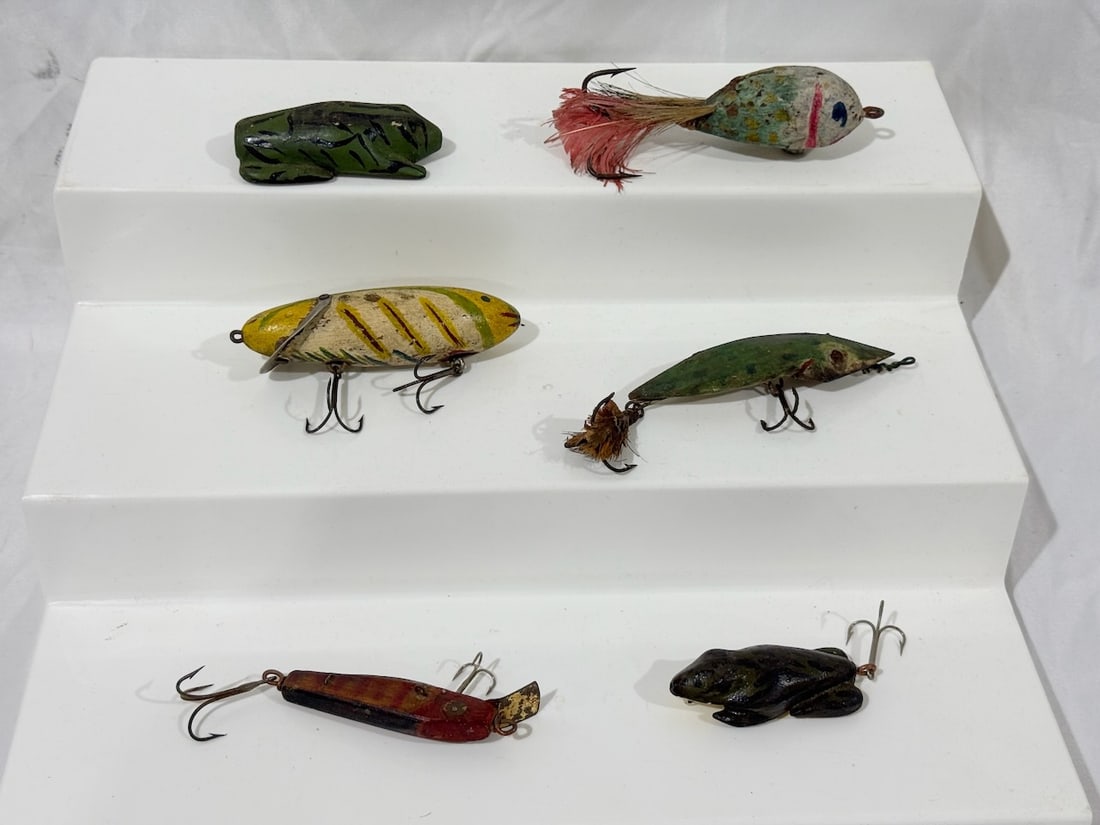 6 Carved Fishing Lures: Including 2 Frogs