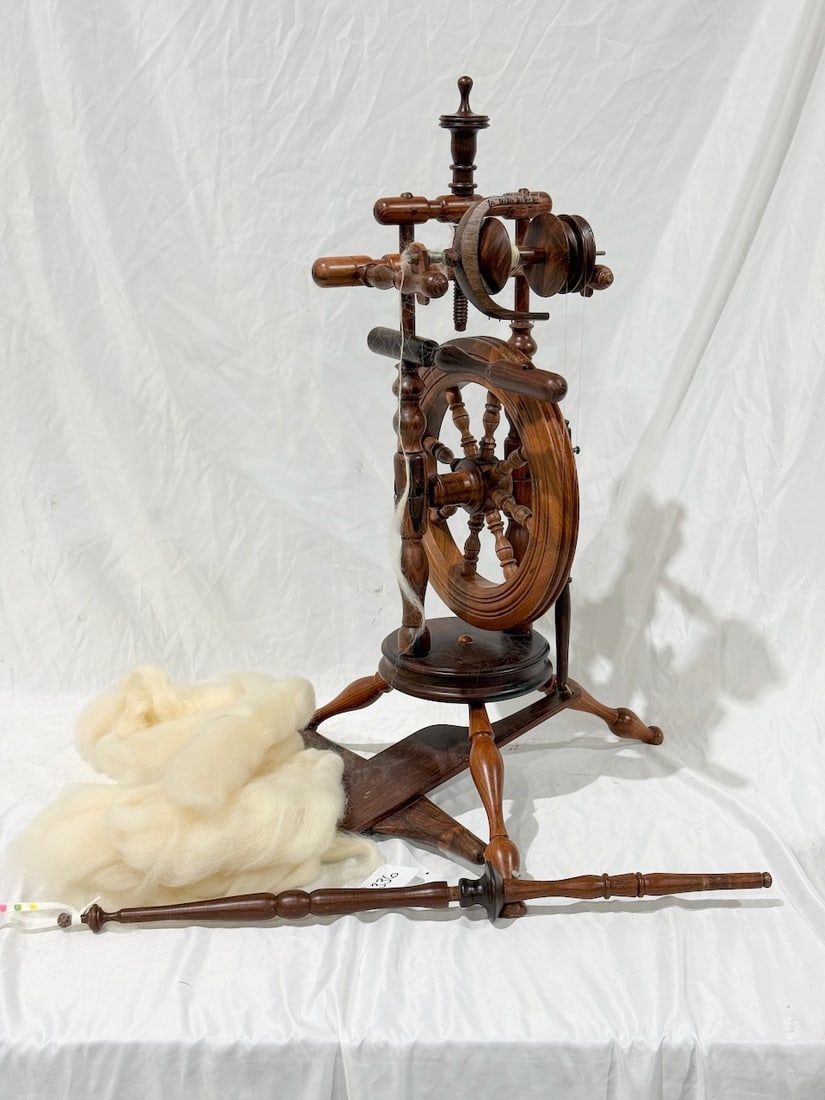 Antique Flax Spinning Wheel: 29" tall