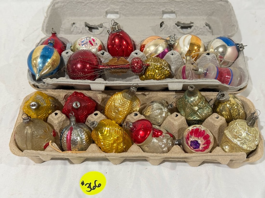 Christmas Decorative Bulbs: 24 Total