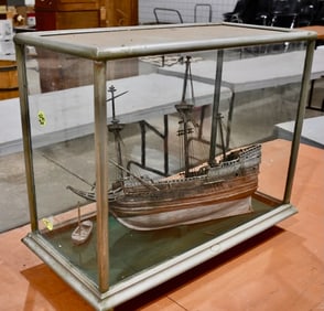 Excellent Countertop Display Case