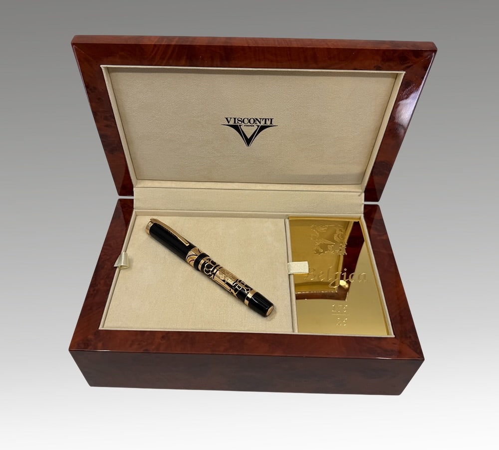 Visconti Limited Edition Belgian Independence Commemorative Fountain Pen: Crafted limited edition fountain pen, No. 020/175 worldwide production. The pen body is made from black resin complemented by an ornate filigree vermeil (rose gold over sterling silver) overlay.18k Ni