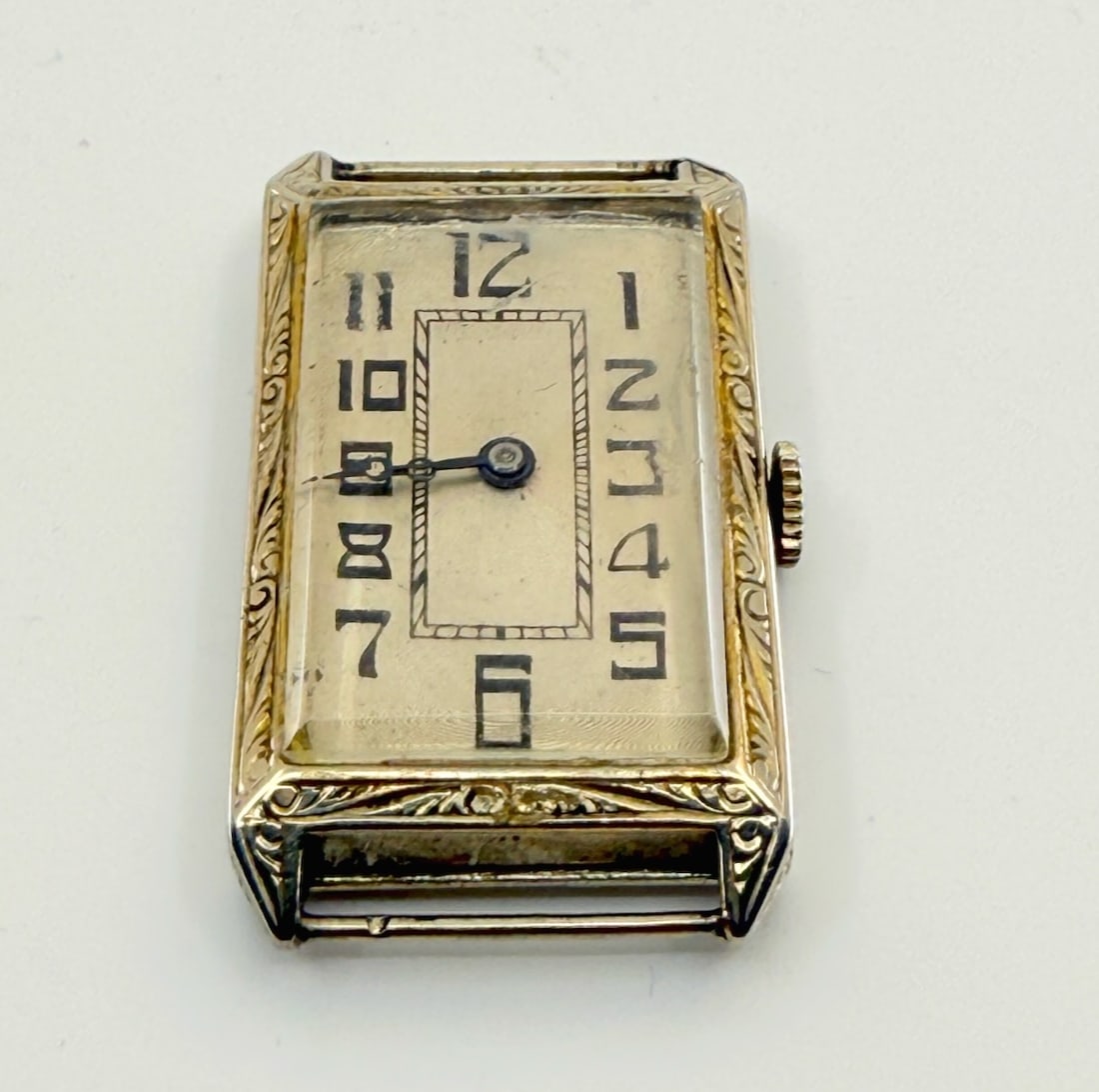 18K Men's Swiss Art Deco Wristwatch: 14.6mm, case no. 90421, no band. Total Weight 14.4g