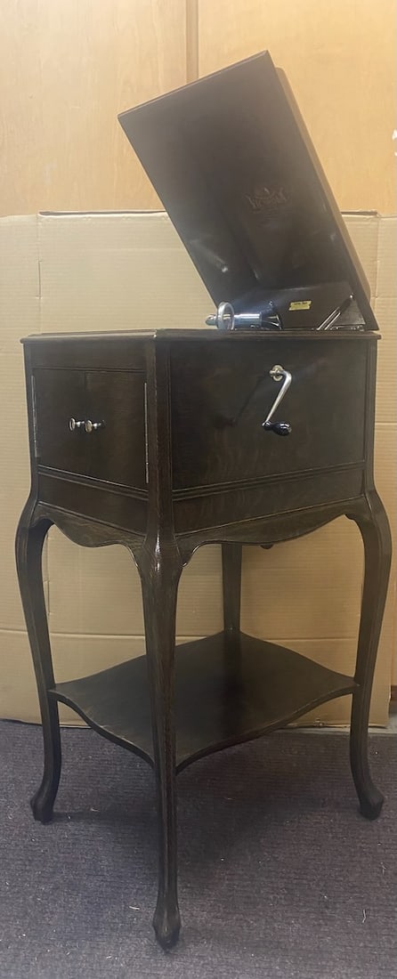 Victor VV-X Spider Leg Fumed Oak Floor Model Phonograph (1 of 2)