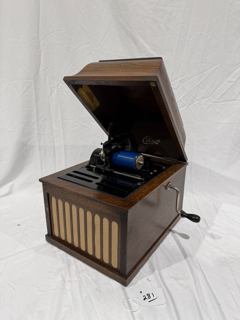 Edison Oak Amberola 30 Cylinder Phonograph: reproducer and crank. SN-SM226537