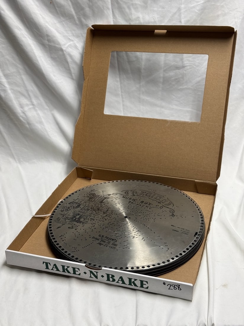 12 15-1/2" Regina Music Disc: One Lot.