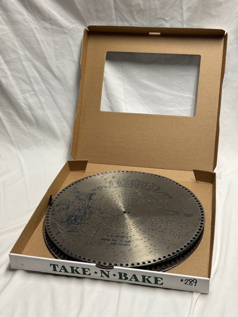 12 15-1/2" Regina Music Disc: One Lot.