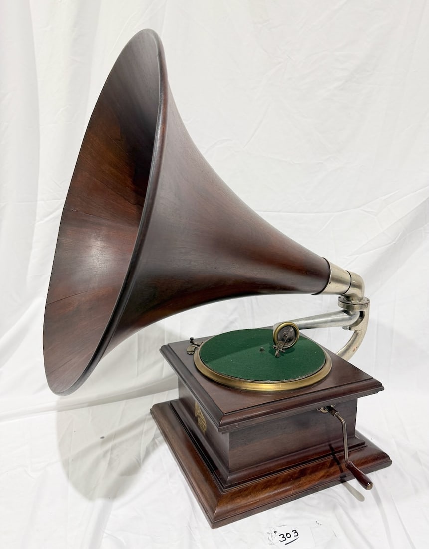 Columbia BNW Mahogany Disc Phonograph (1 of 4)