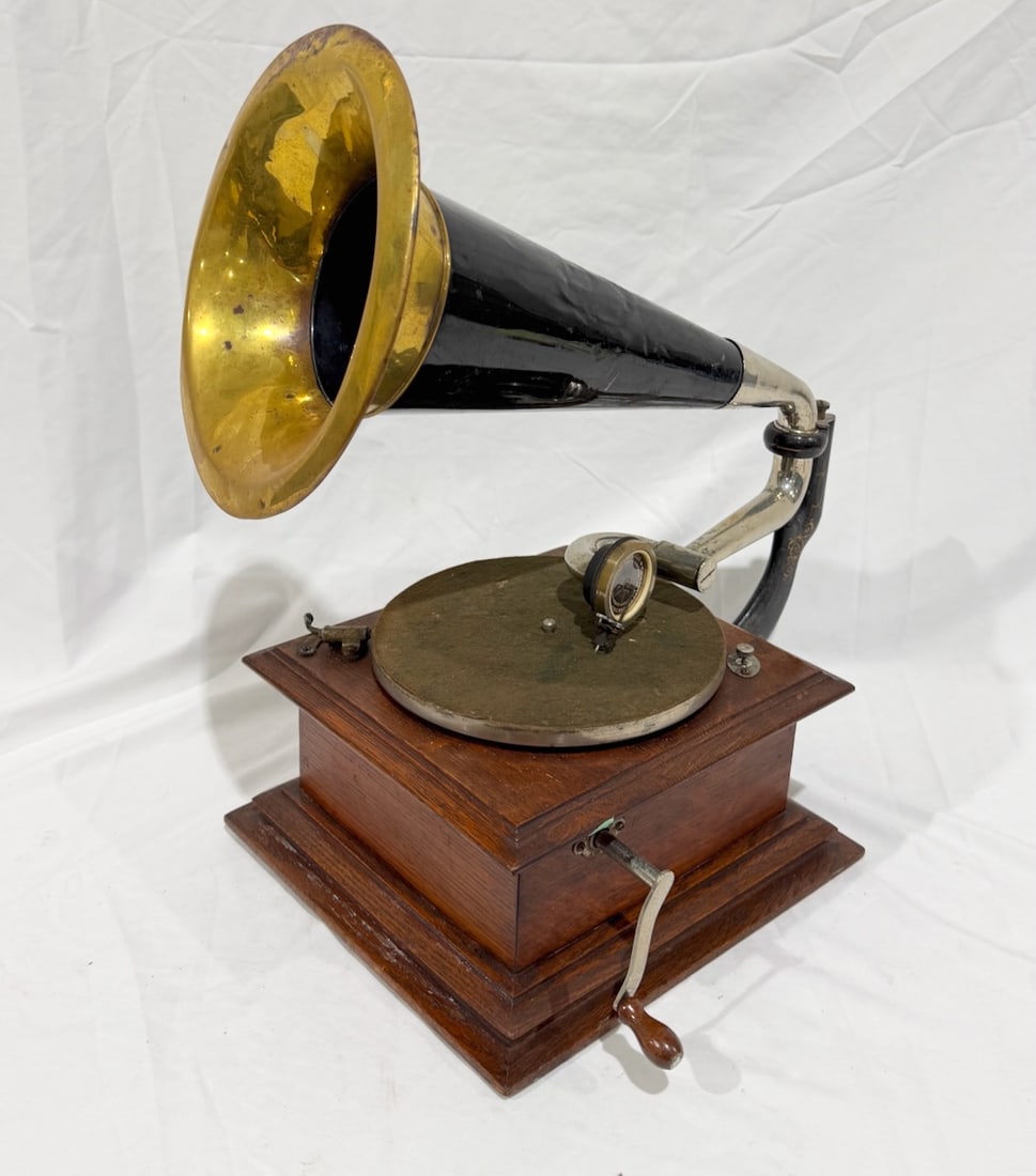 Victor I Disc Phonograph (1 of 5)