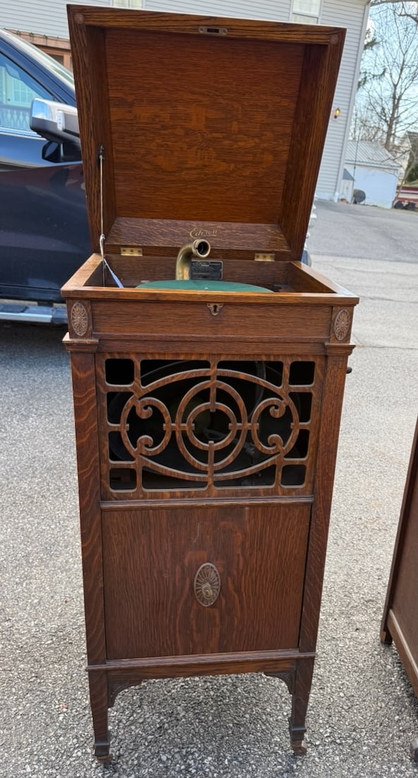 Edison C-200 Diamond Disc Phonograph (1 of 1)