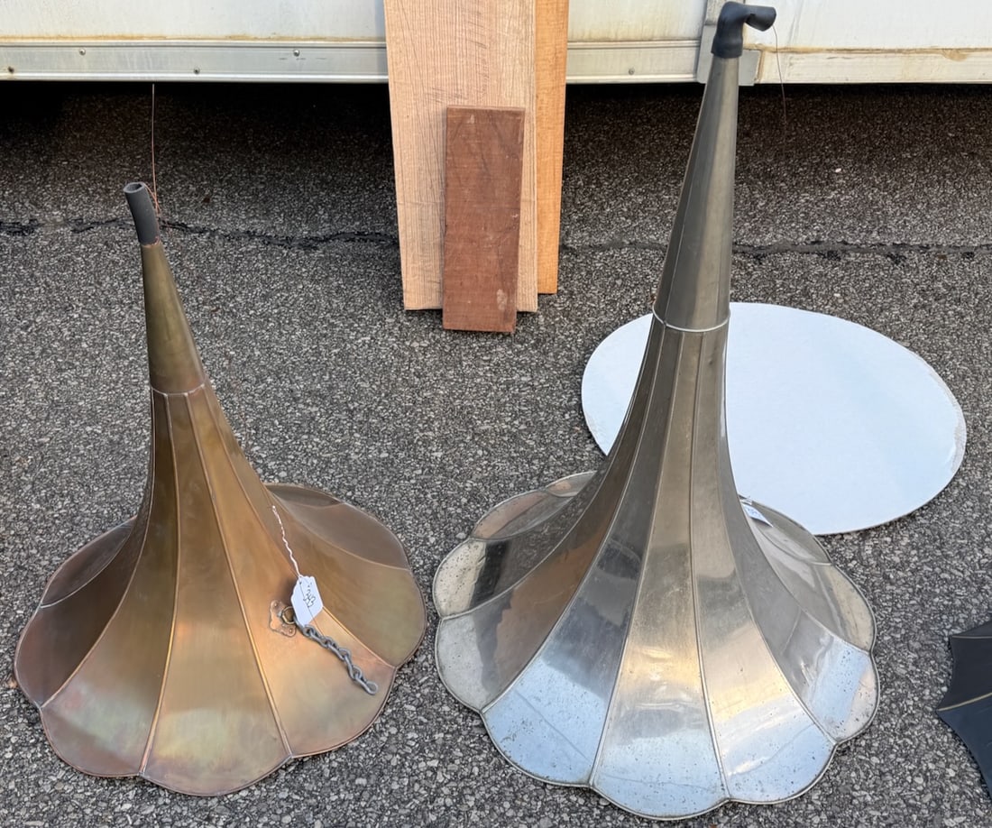 2 Morning glory phonograph horns: One is brass.