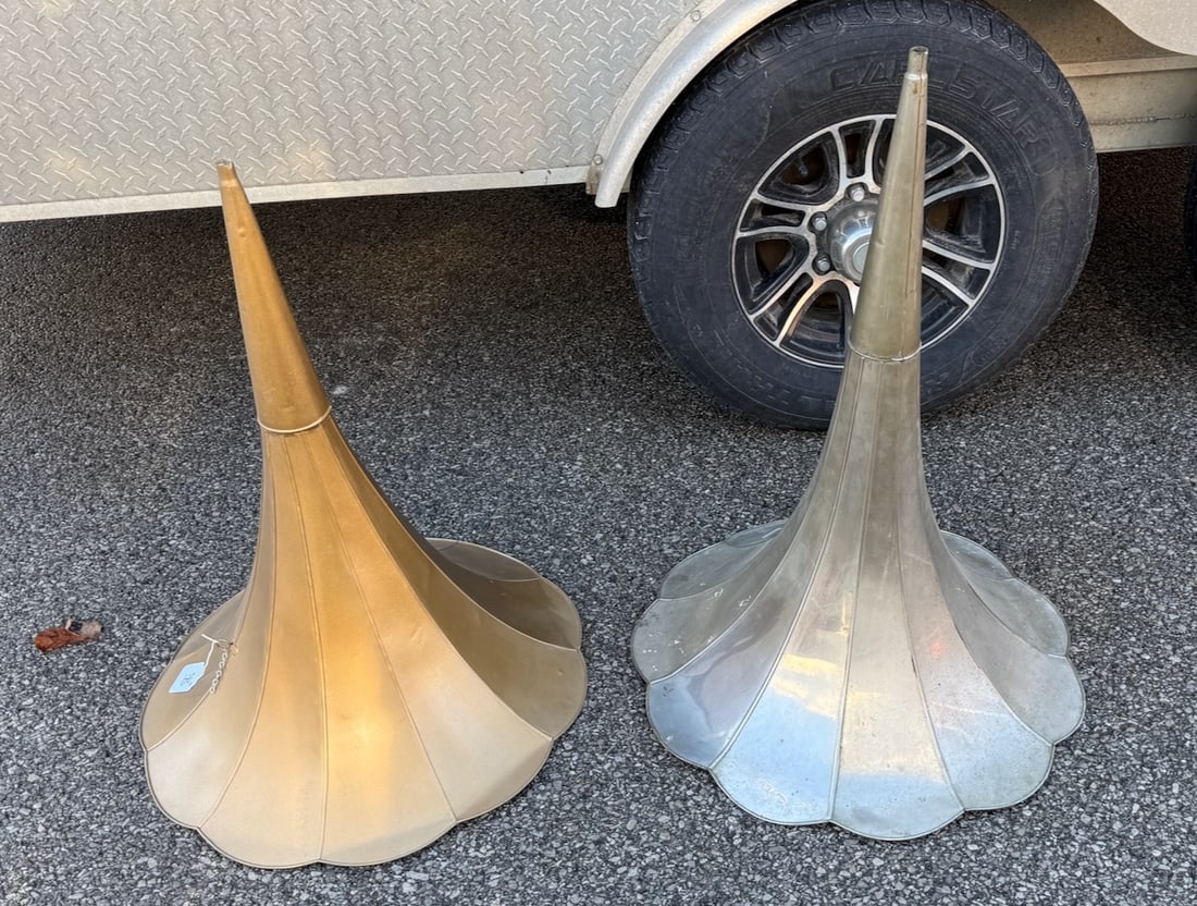 2 Morning glory phonograph horns (1 of 2)