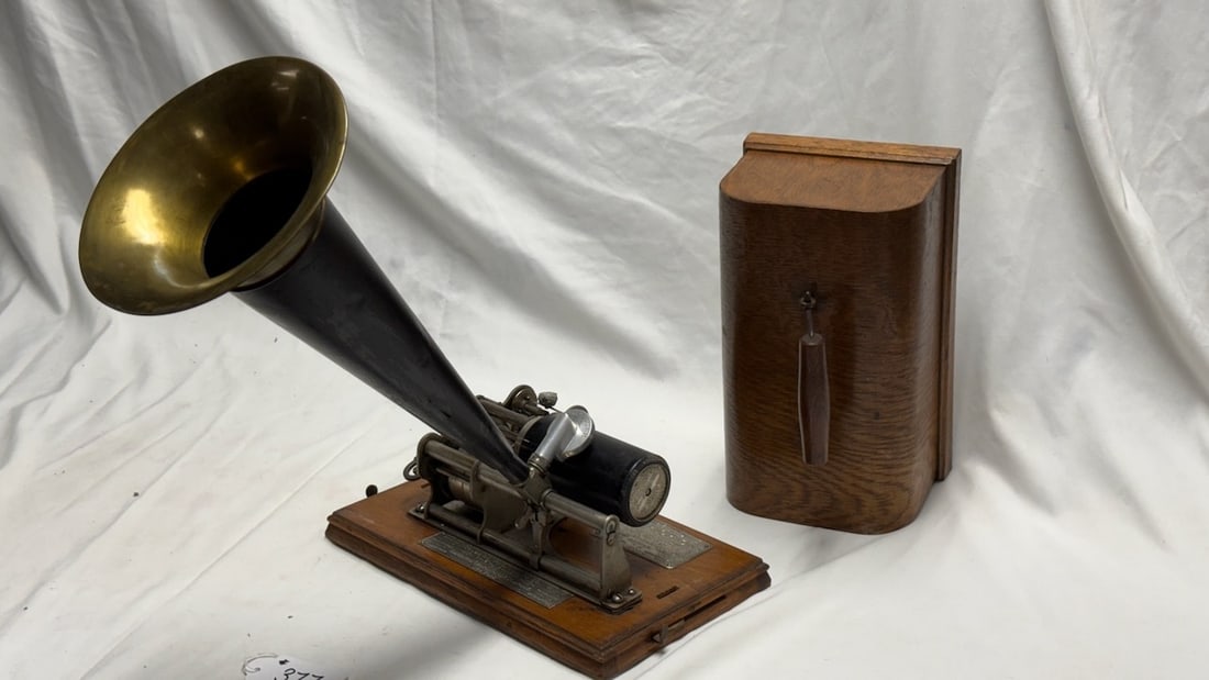 Columbia B Cylinder Phonograph (1 of 5)