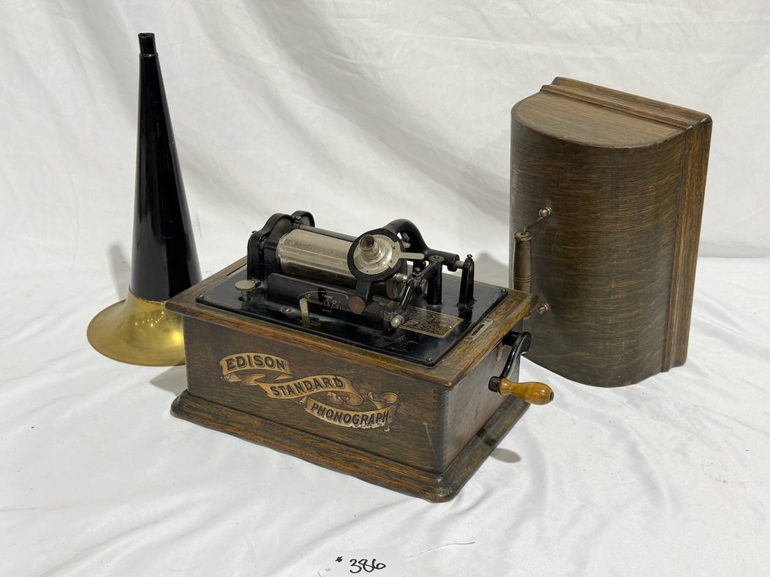 Edison Standard Cylinder Phonograph (1 of 3)