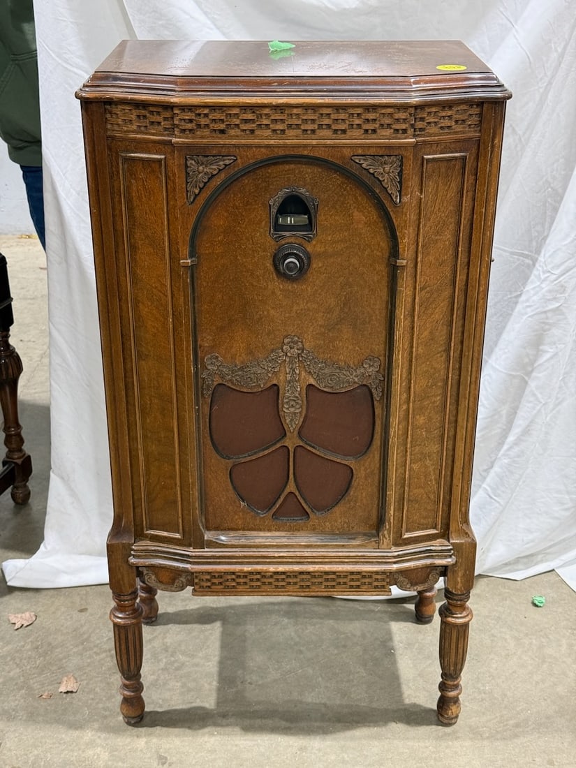 1928 Brunswick Model 17 Radio (1 of 4)