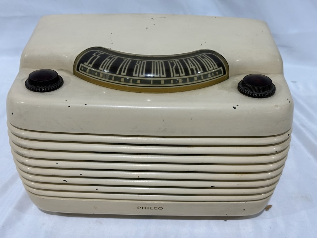 Philco 46-420 Radio (1 of 3)