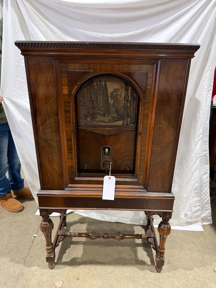 1929 Philco Model 87 Highboy Console Radio (1 of 5)