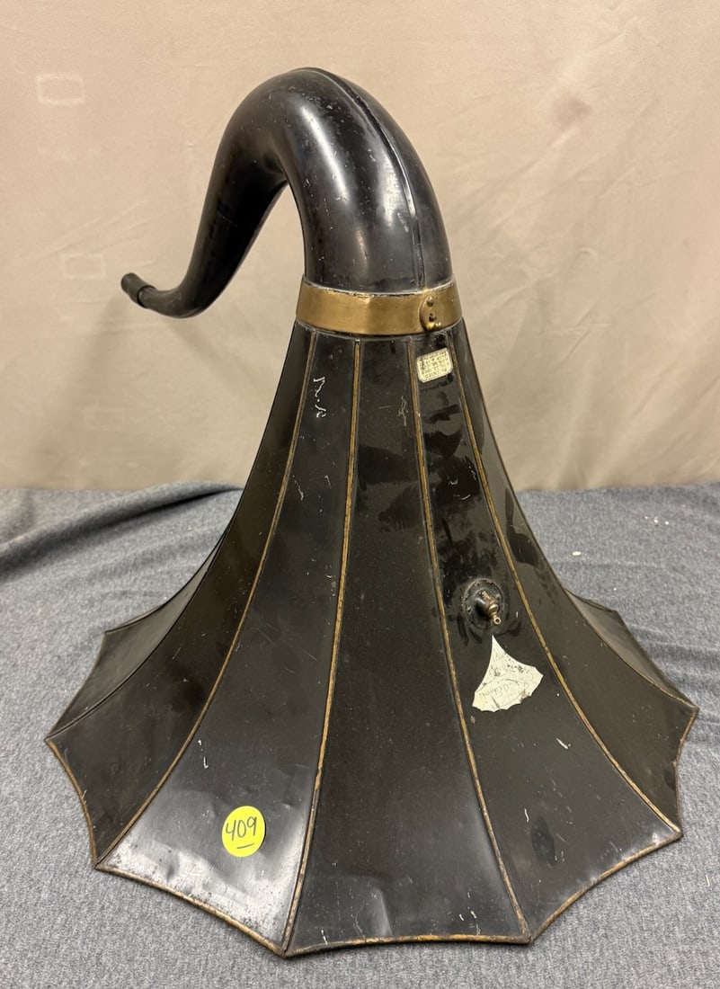 Edison Cygnet No. 10 Phonograph Horn (1 of 2)