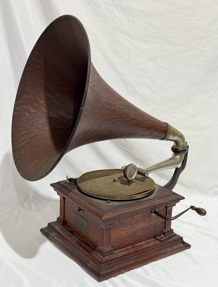 Victor III Disc Phonograph (1 of 3)