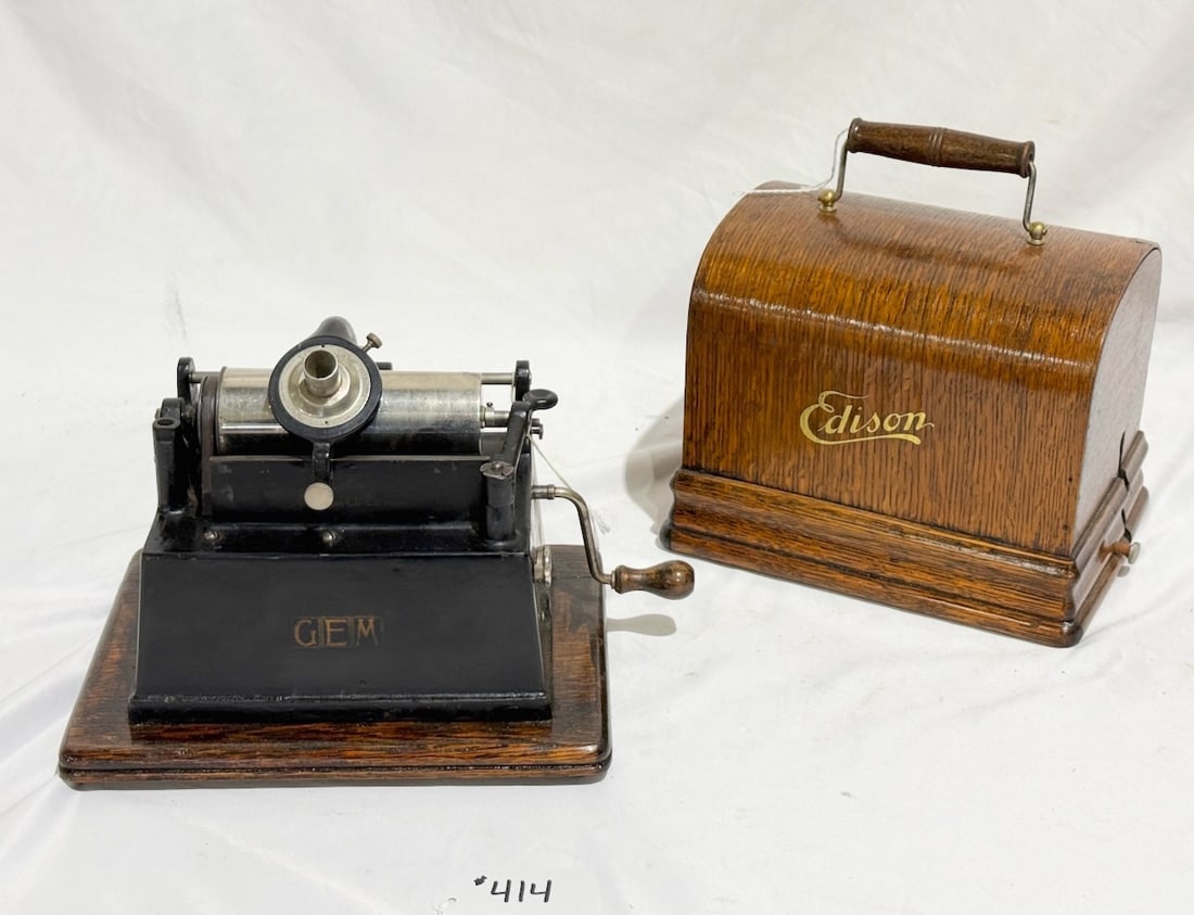 Edison Gem Black Cylinder Phonograph: c reproducer and crank. SN-255567