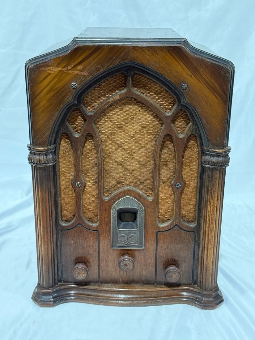RCA Victor Superette Model R8 Tombstone Radio (1 of 3)