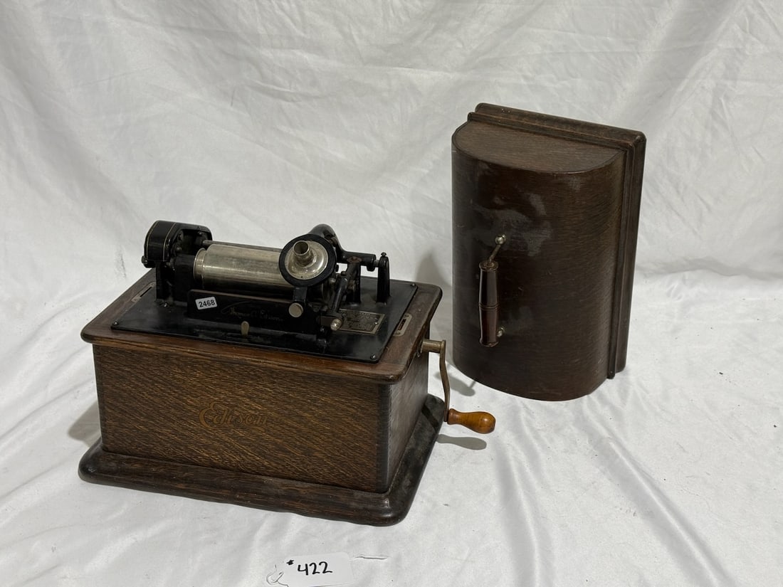 Edison Standard Cylinder Phonograph (1 of 3)