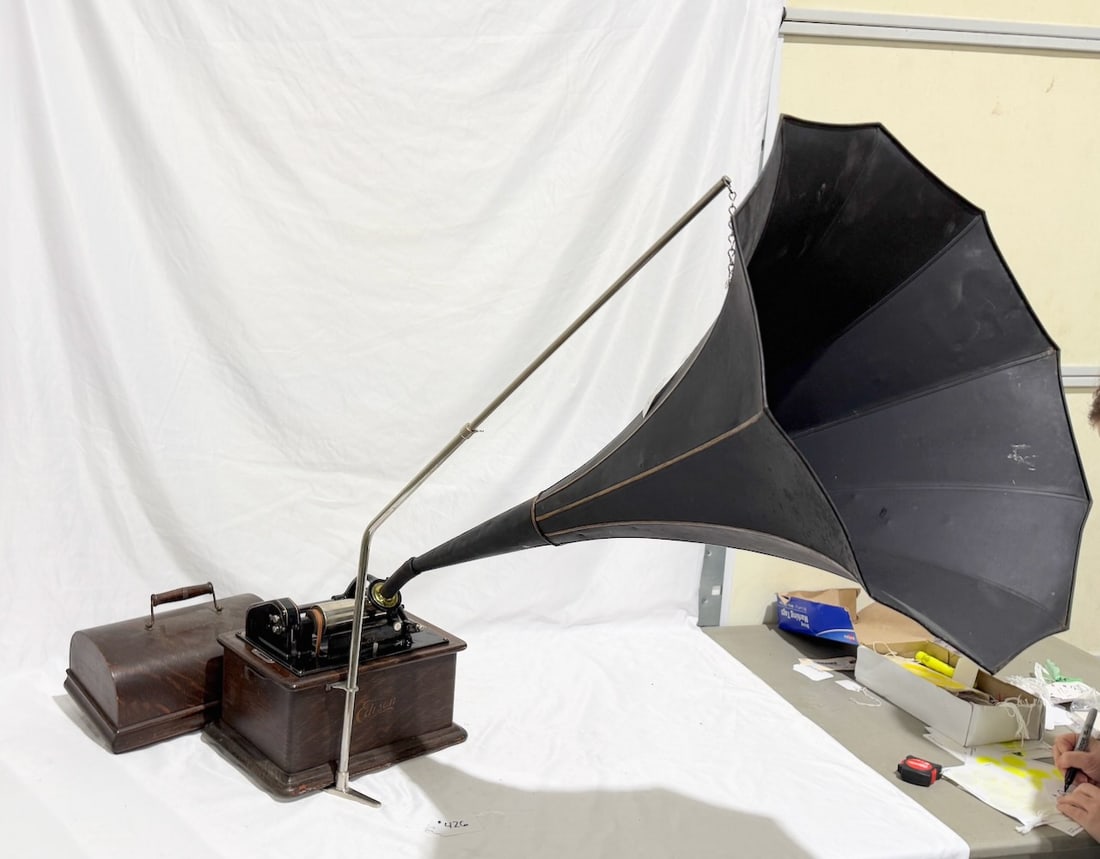 Edison Standard Cylinder Phonograph (1 of 1)