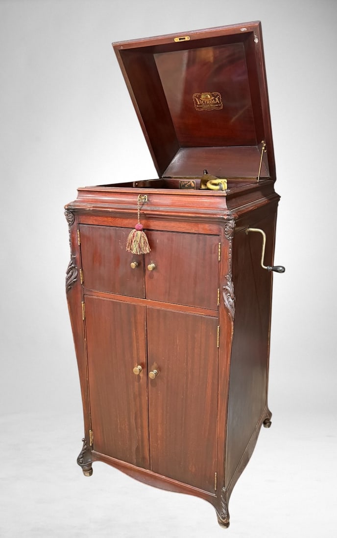 Victor Victrola XVI Floor Model Disc Phonograph (1 of 3)