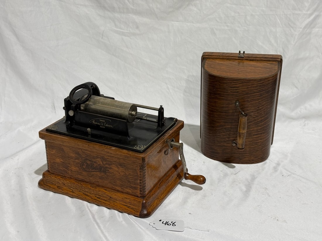 Edison Fireside Cylinder Phonograph (1 of 2)