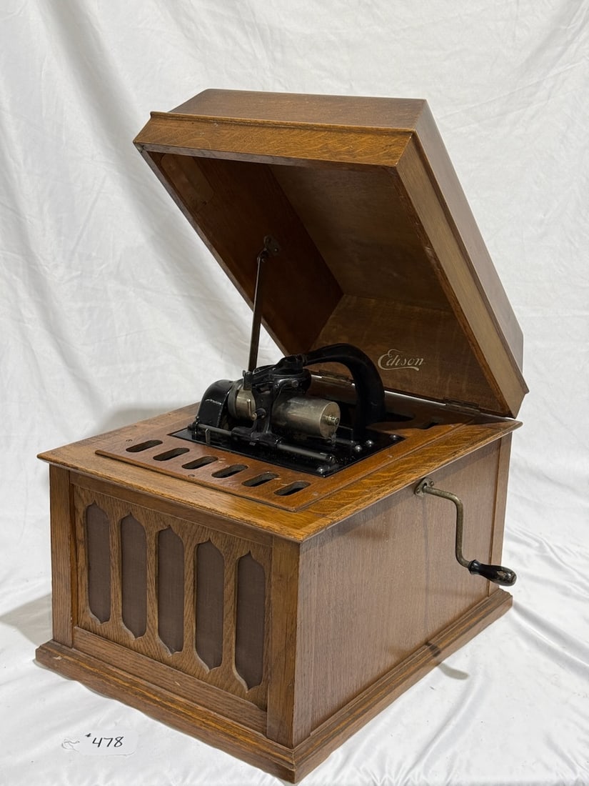 Edison Amberola 50 cylinder phonograph (1 of 3)