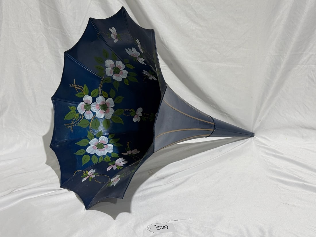 Edison Flowered Phonograph Horn (1 of 3)