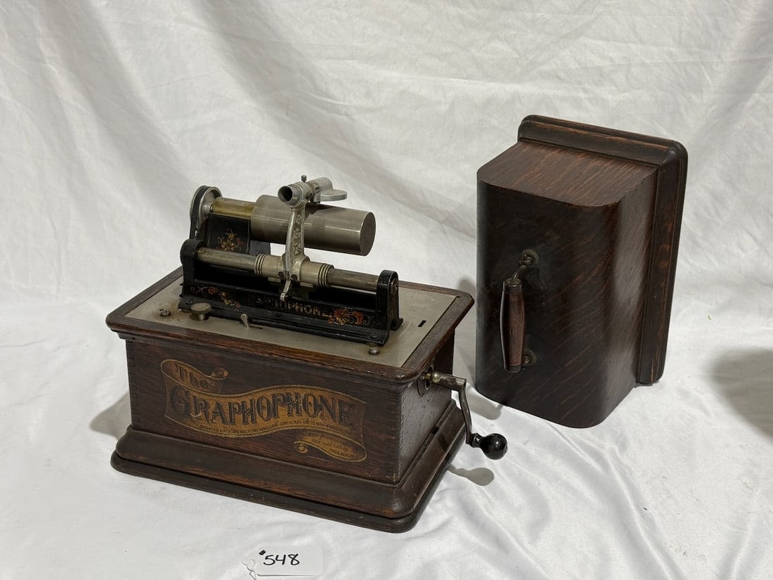 Columbia AT Cylinder Phonograph (1 of 2)