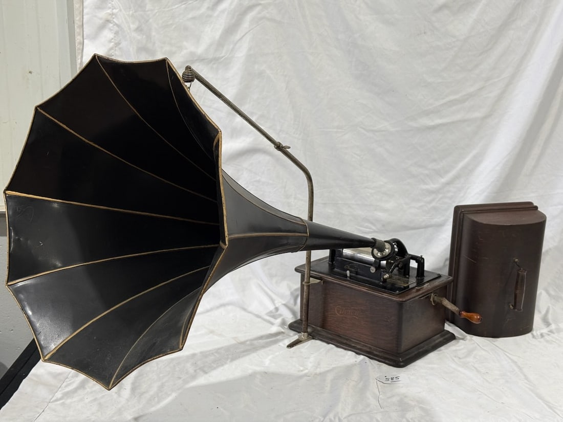 Edison Standard Cylinder Phonograph (1 of 3)