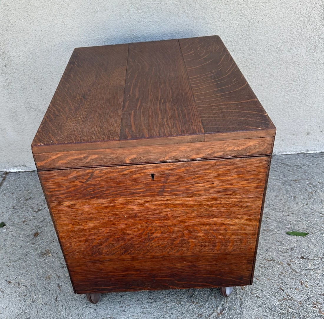 Music box Disc Cabinet (1 of 4)