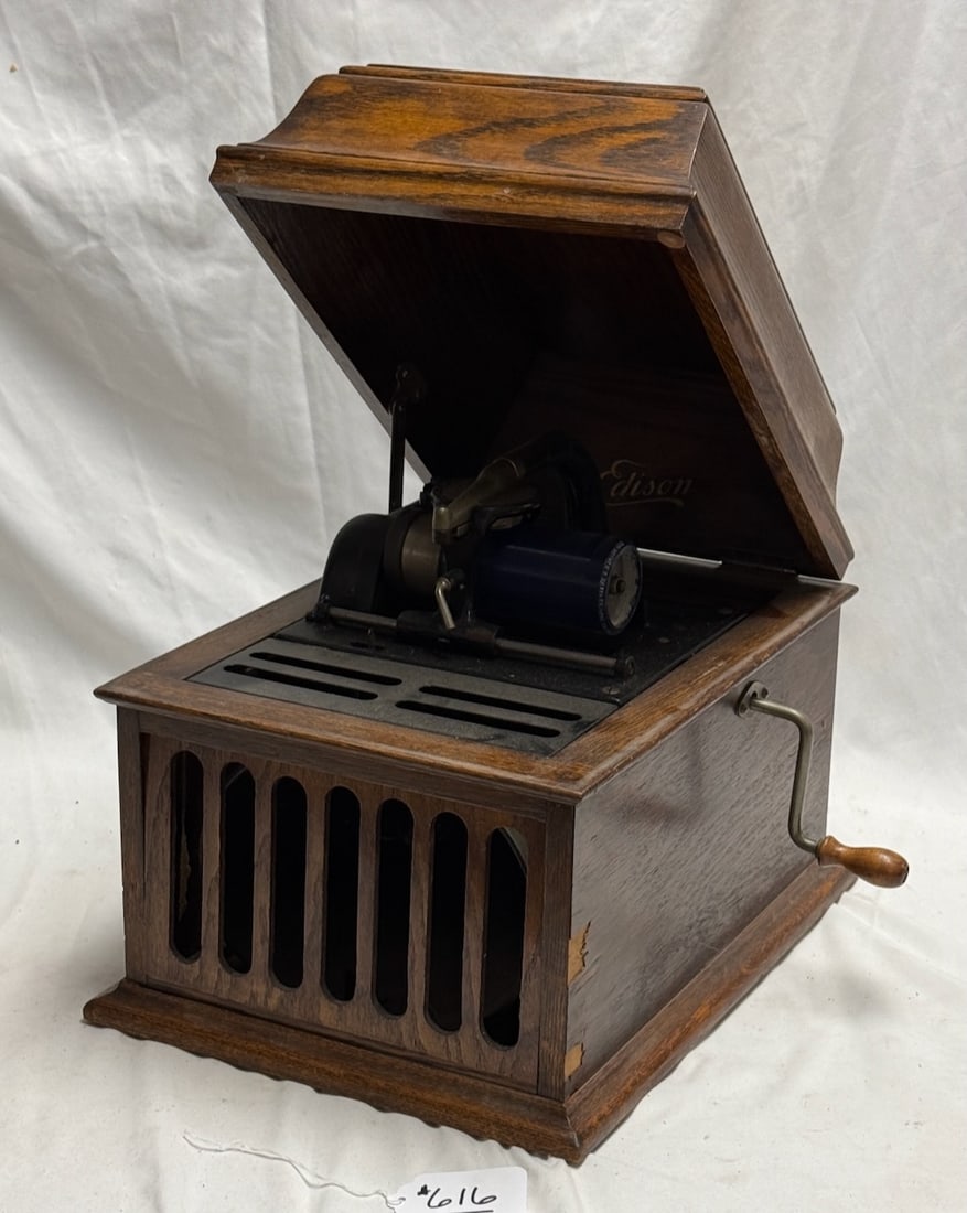 Edison Amberola 30 Cylinder Phonograph: Oak, reproducer and crank. Metal grille