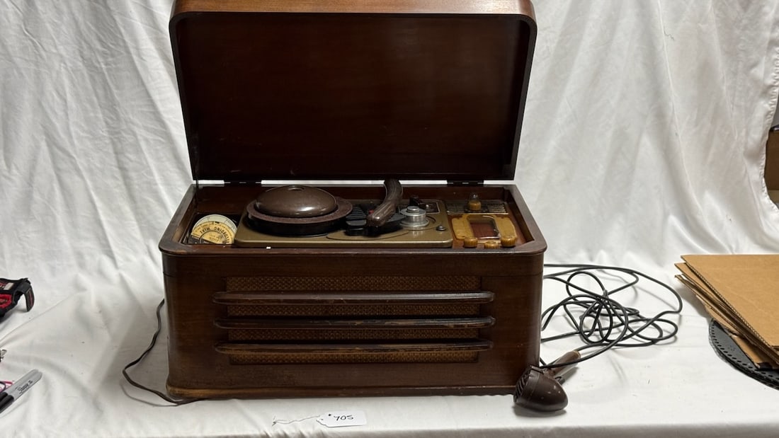 Silvertone Wire Recorder Phonograph Radio Combination Unit (1 of 7)
