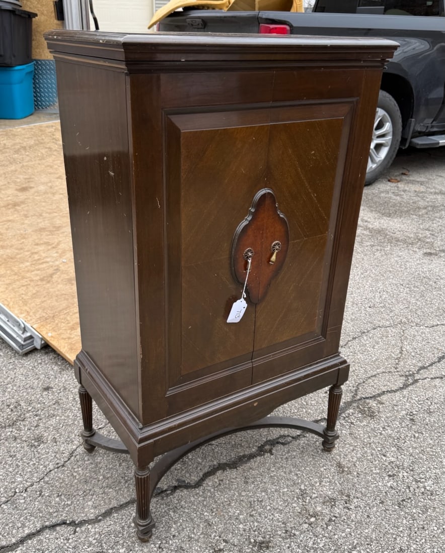 Edison Radio with cabinet and albums (1 of 4)