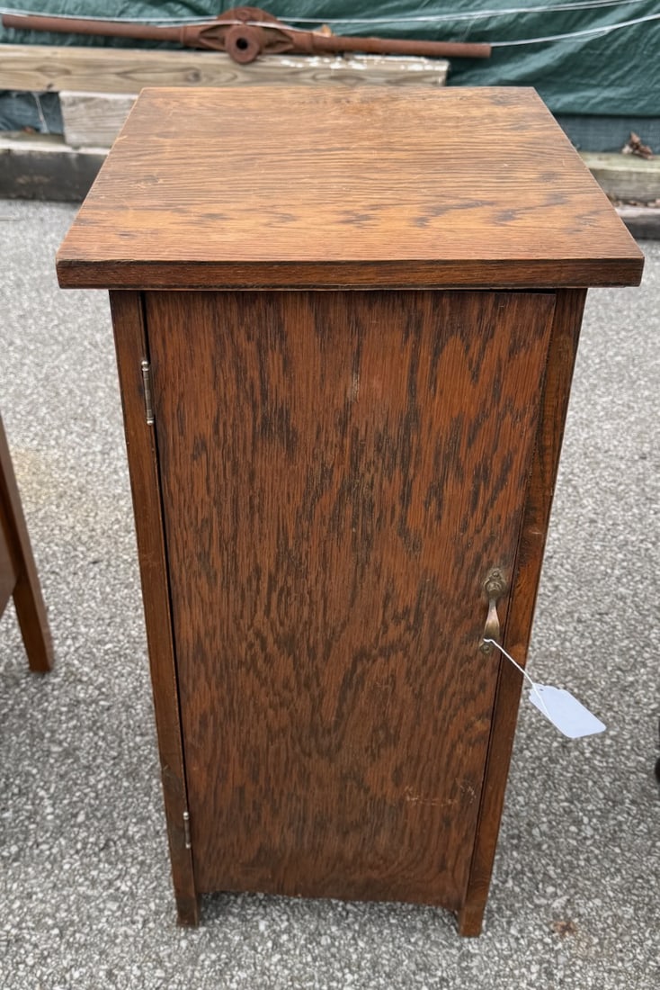 Single Door Record Cabinet (1 of 2)