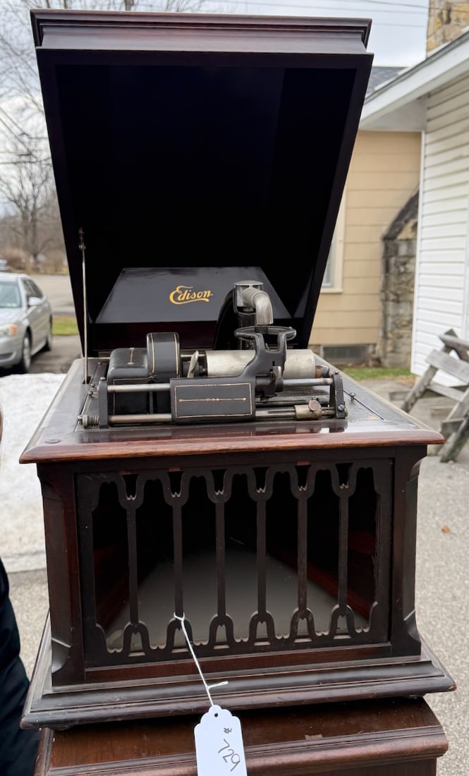 Edison V Amberola: Mahogany, reproducer, crank