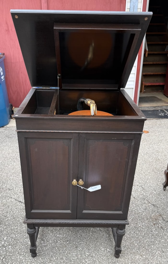 Edisonic Floor Model Phonograph (1 of 3)