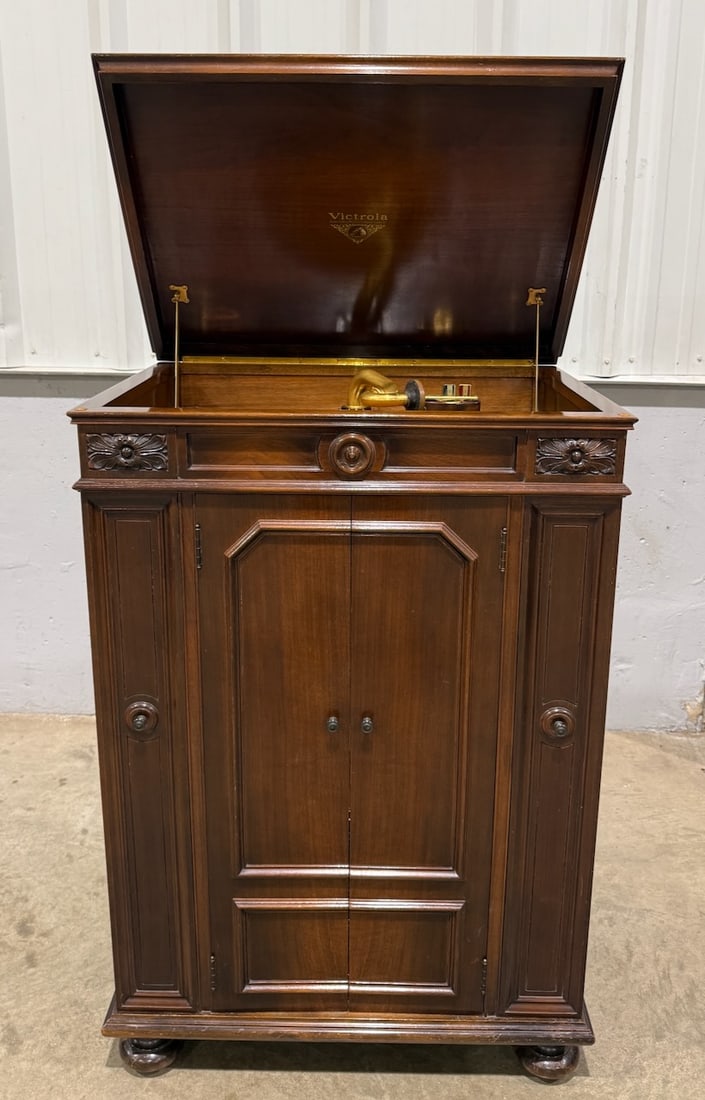 Victor Victrola Credenza: Mahogany, Orthophonic reproducer, Electric. SN-X10459