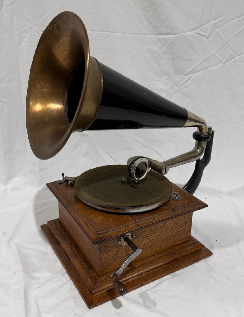 Victor I Disc Phonograph (1 of 4)
