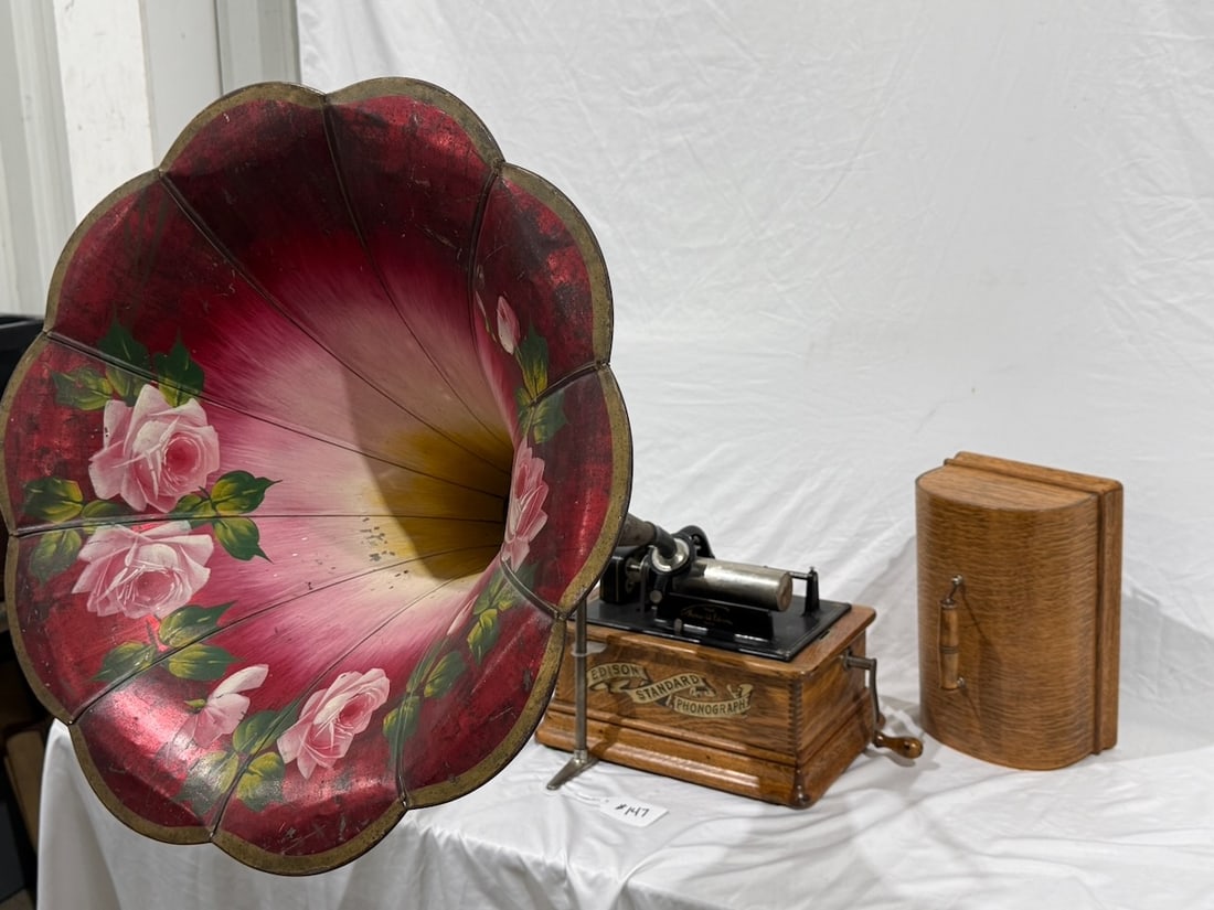 Edison Standard Cylinder Phonograph (1 of 3)