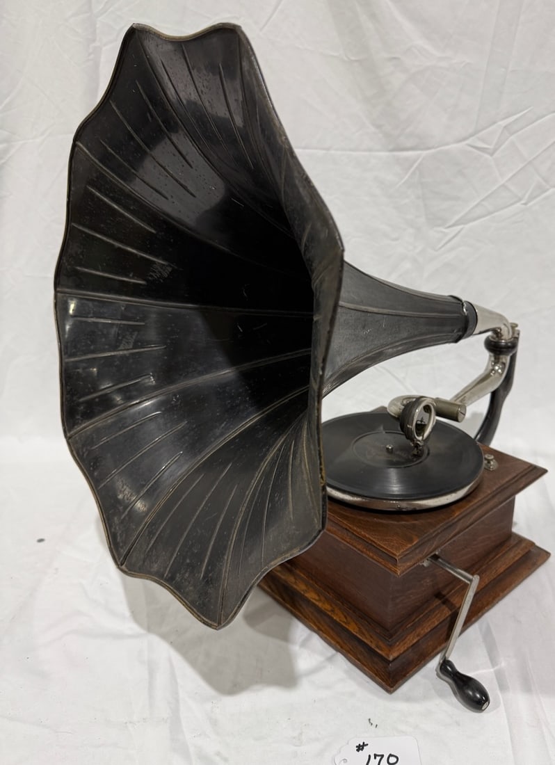 Victor I Disc Phonograph (1 of 4)